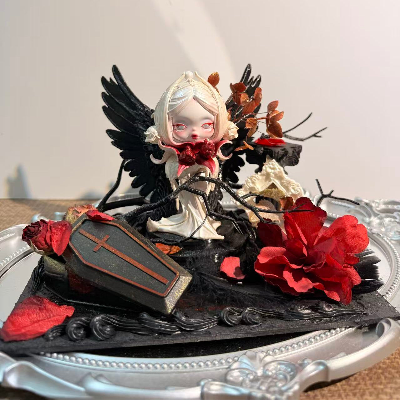 Handmade Sku11panda SP The Crown in Ashes Cream Glue Display Decor